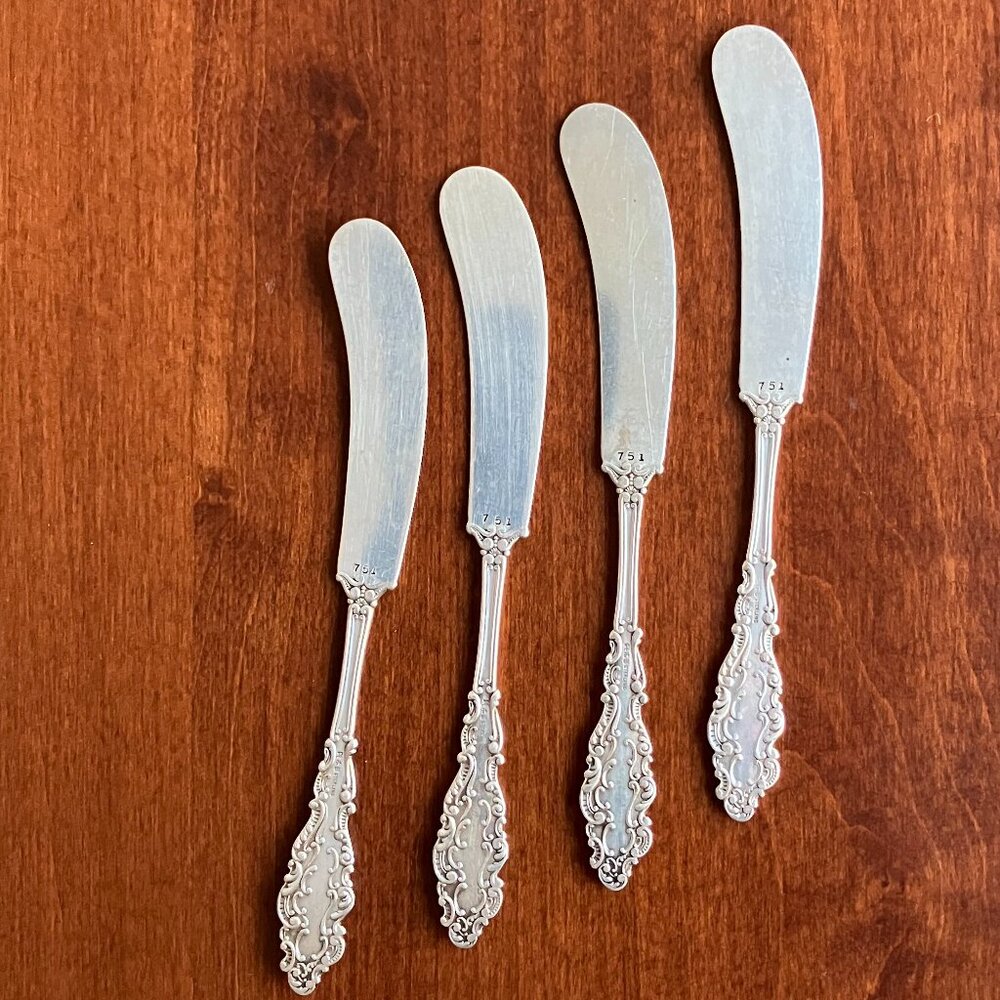 Set of 4 - Gorham Sterling Silver Butter Spreaders In Luxembourg Pattern - Picture 2 of 11